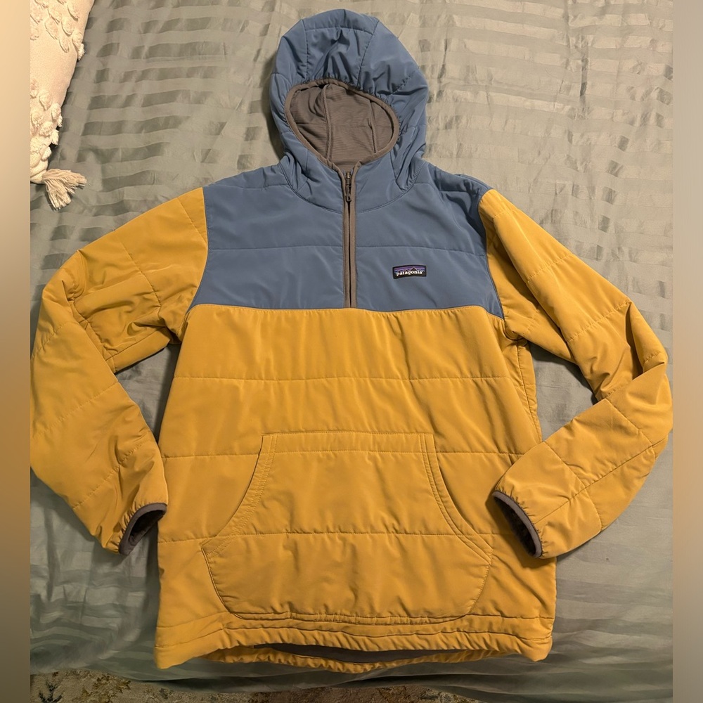 Patagonia men’s pack in pull over hoody